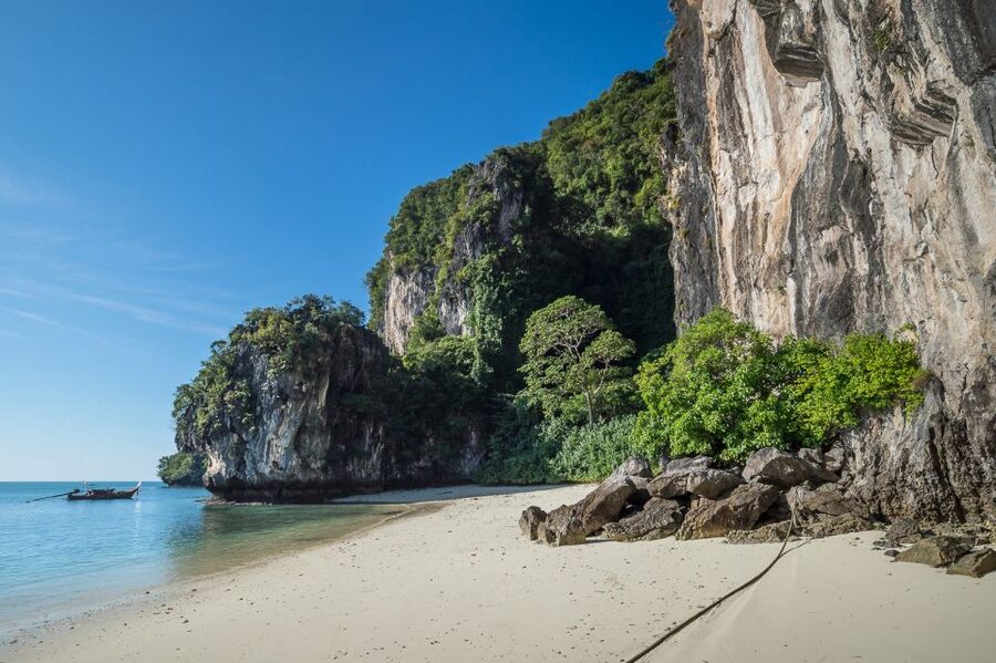 Krabi: Hong Islands Snorkeling with Lunch by Longtail Boat - Crowds, comfort, and the best type of visitor