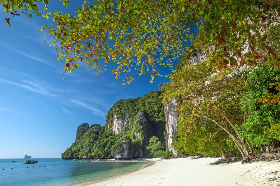 Krabi: Hong Islands Snorkeling with Lunch by Longtail Boat - Hong Bay snorkeling and the giant red rock