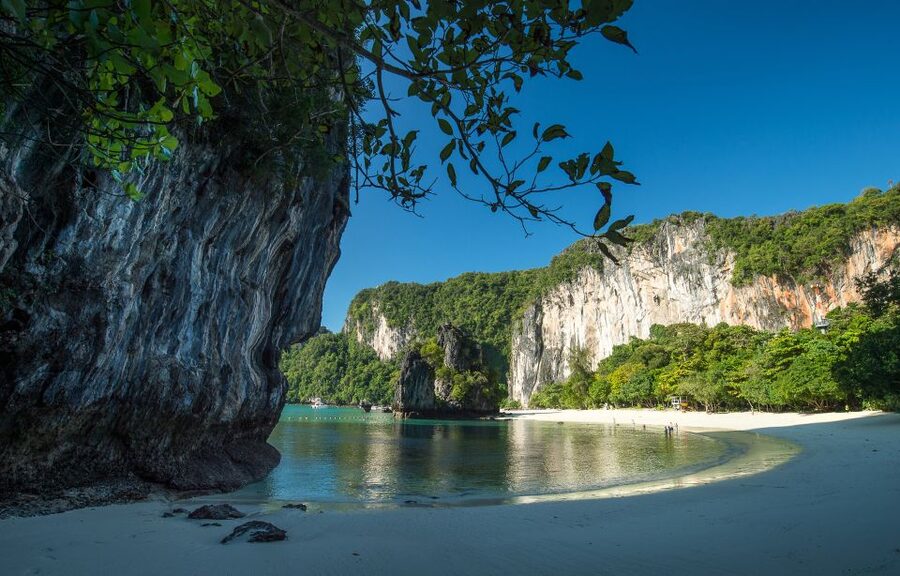 Krabi: Hong Islands Snorkeling with Lunch by Longtail Boat - Choosing between a longtail boat and a speedboat
