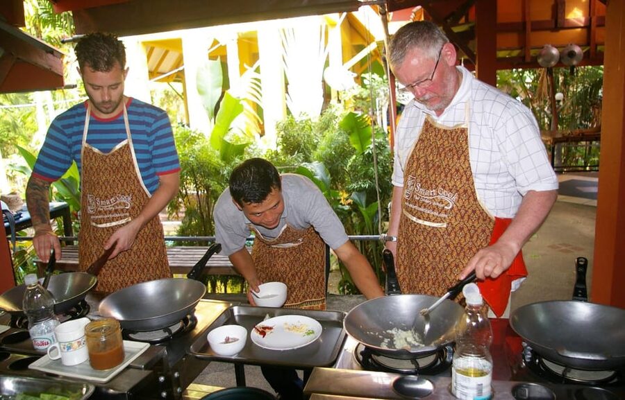 Krabi: Morning or Afternoon Culinary Adventure at Smart Cook - Fresh ingredients and a clean open-air kitchen