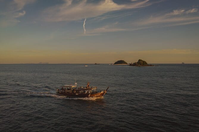 Krabi Seven Island Tour by Luxury Longtail Boat with Snorkeling - A fast route through Krabi’s island country
