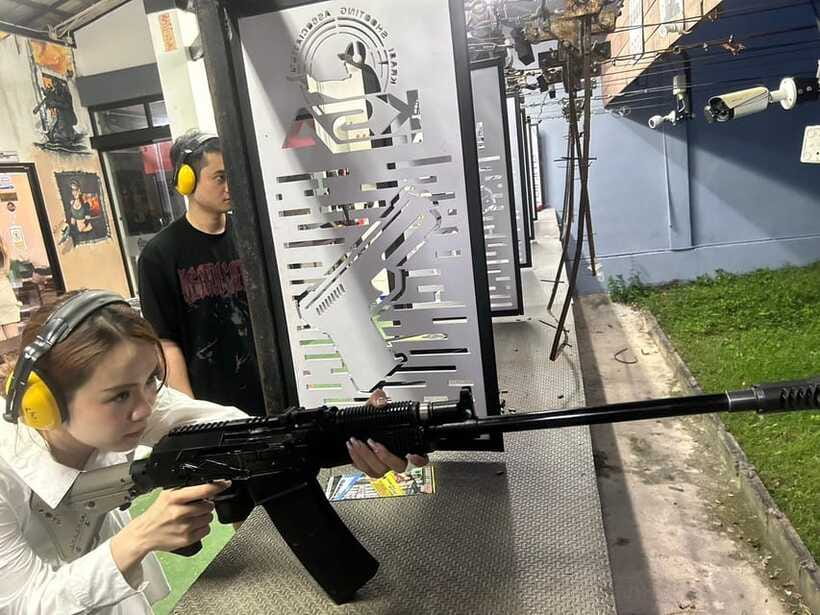 Krabi shooting range(.22 LRM4, .10 bullet) - Choosing a firearm and testing your accuracy