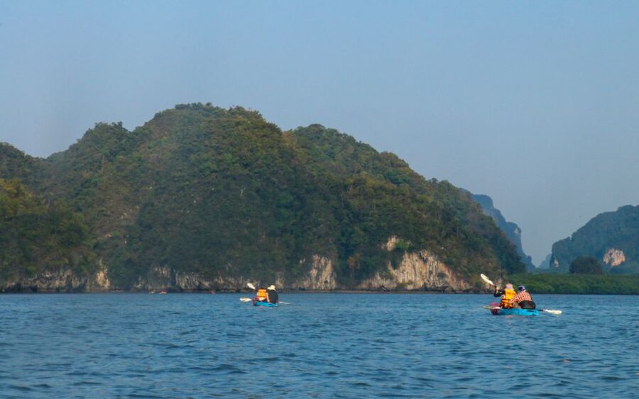 Krabi: Sunset Kayaking Ao Thalane with Dinner BBQ - What low tide can change