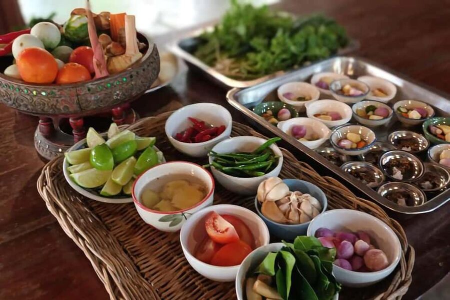 Krabi: Traditional Thai Cooking Class with Local Chef - Choosing the menu: curry, soup, stir-fry, and dessert