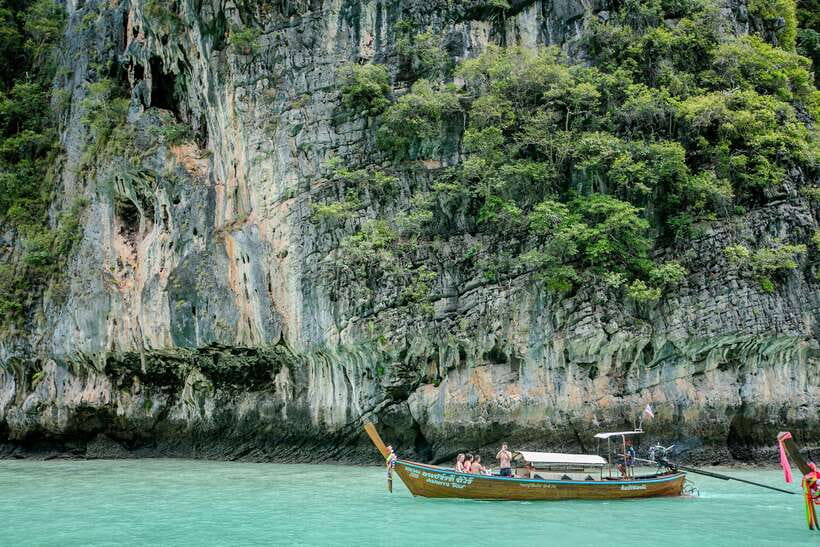 Phi Phi : Half Day By Speed Boat 4 hours Phi Phi Lay - Morning convenience or afternoon sunset?