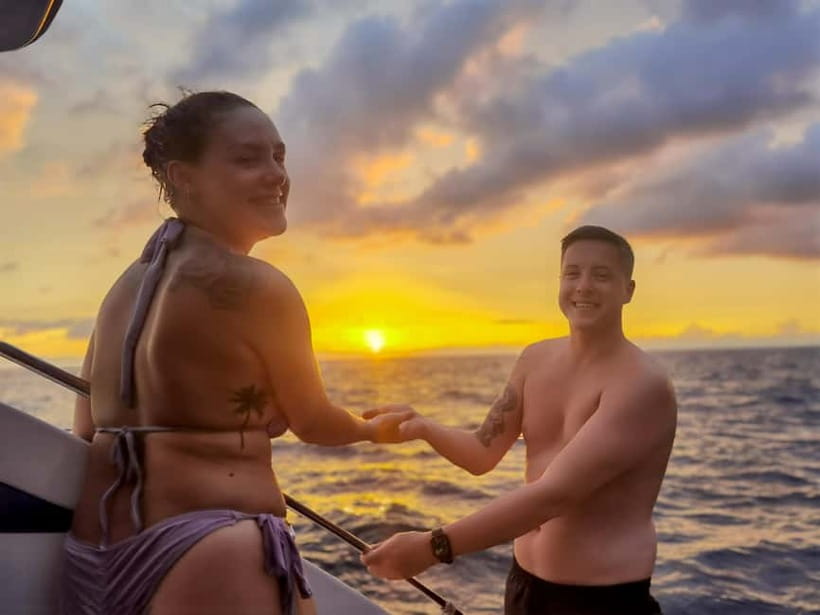 Phi Phi: Maya Bay, Bamboo Island & Plankton Full-Day Tour - Sunset at sea and the glow after dark