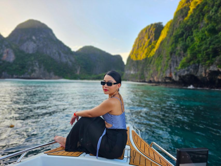 Phi Phi: Maya Bay, Bamboo Island & Plankton Full-Day Tour - Loh Samah Bay and the walk to Maya Bay
