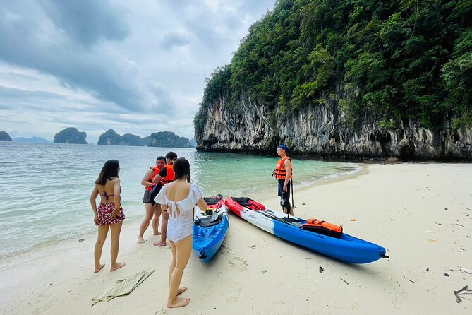 Snorkeling and Kayaking Tour at Hong Islands From Krabi - Daeng Island: a strong opening for snorkeling